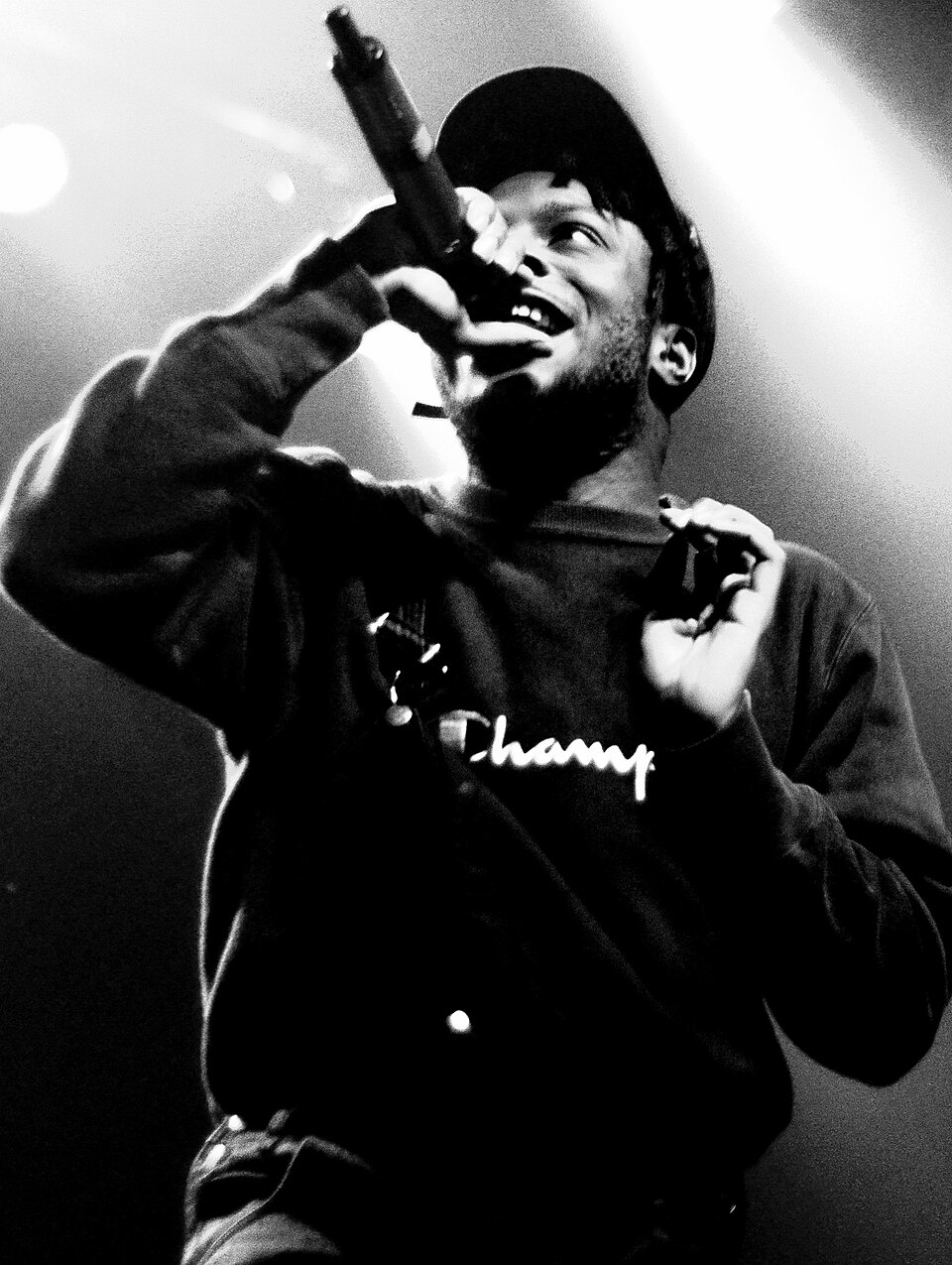 Isaiah Rashad performing
